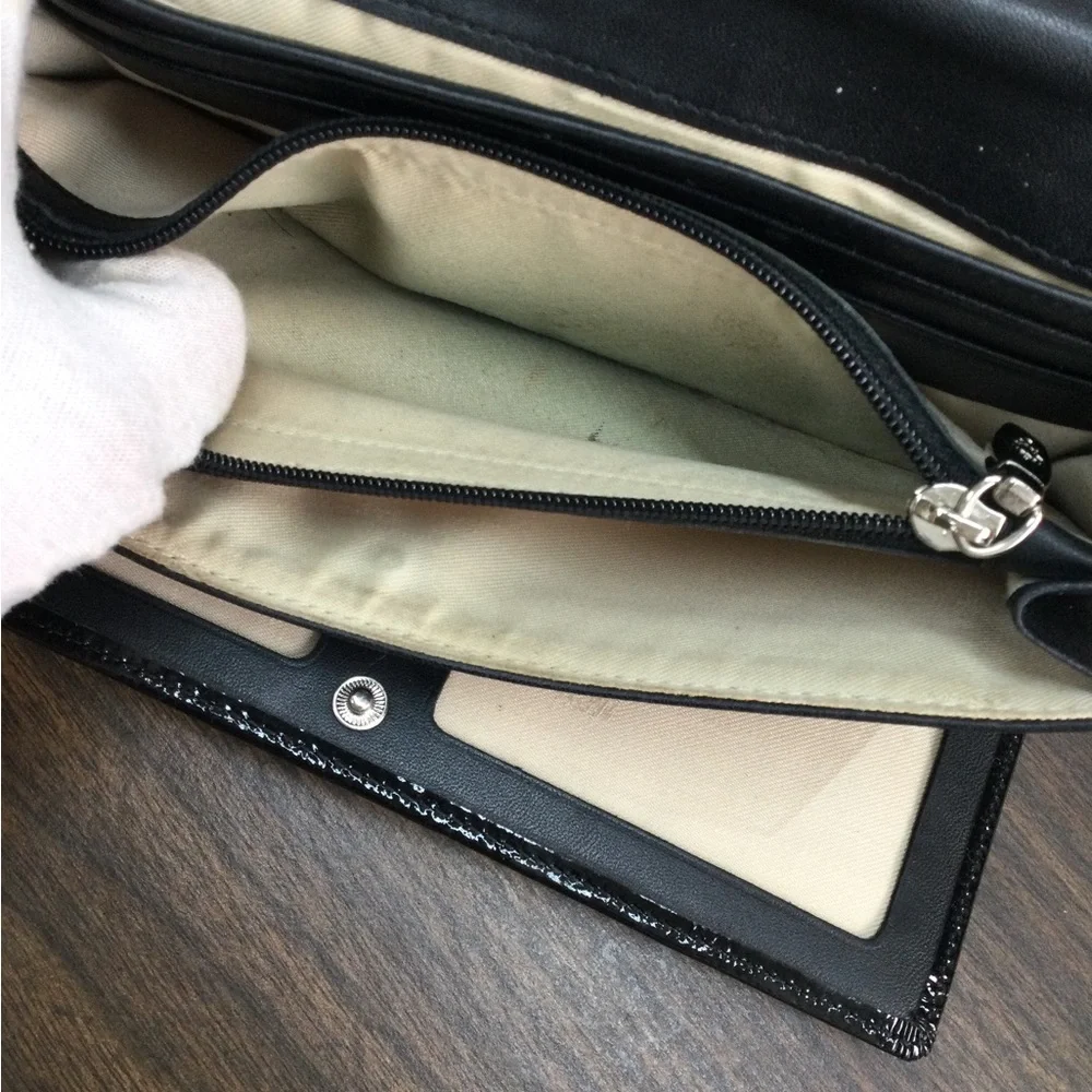GUC MCM Black Women's Leather Wallet Clutch - Designer Plate Accent